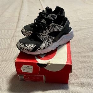 Kids GS Nike Huaraches with box